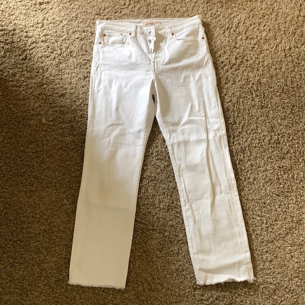Levi’s wedgie straight jeans in white, size 28